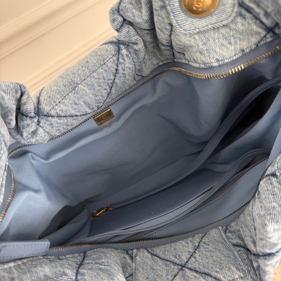 Chanel Washed Denim Bow Bag Zipper Tote Fall Winter 2025/2026 - Picture 7 of 15